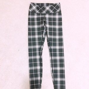 LULULEMON Yoga pant size 4